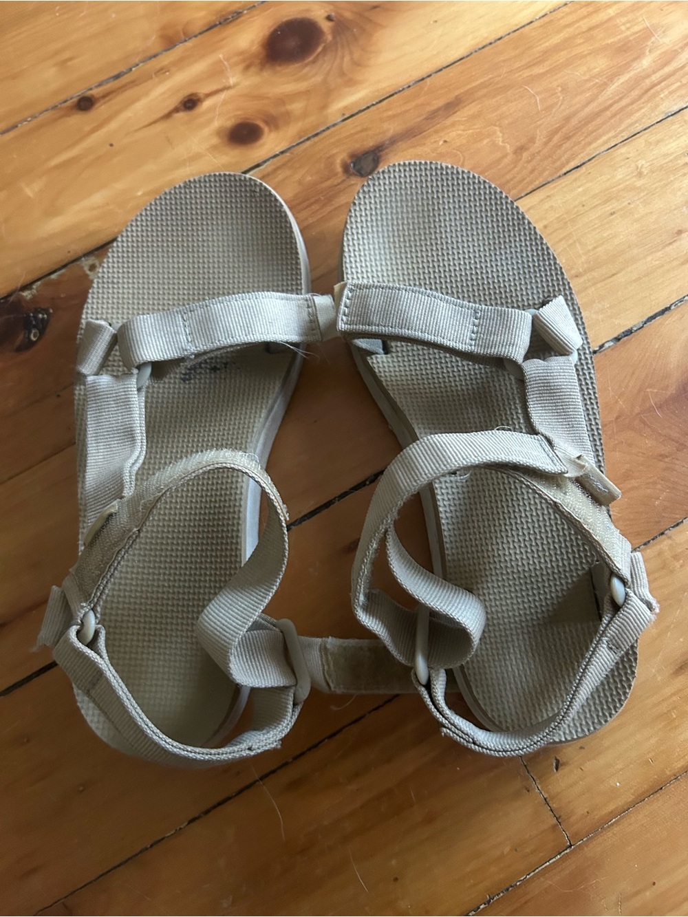 Teva universal tan beige sandals women’s 7 used see wear